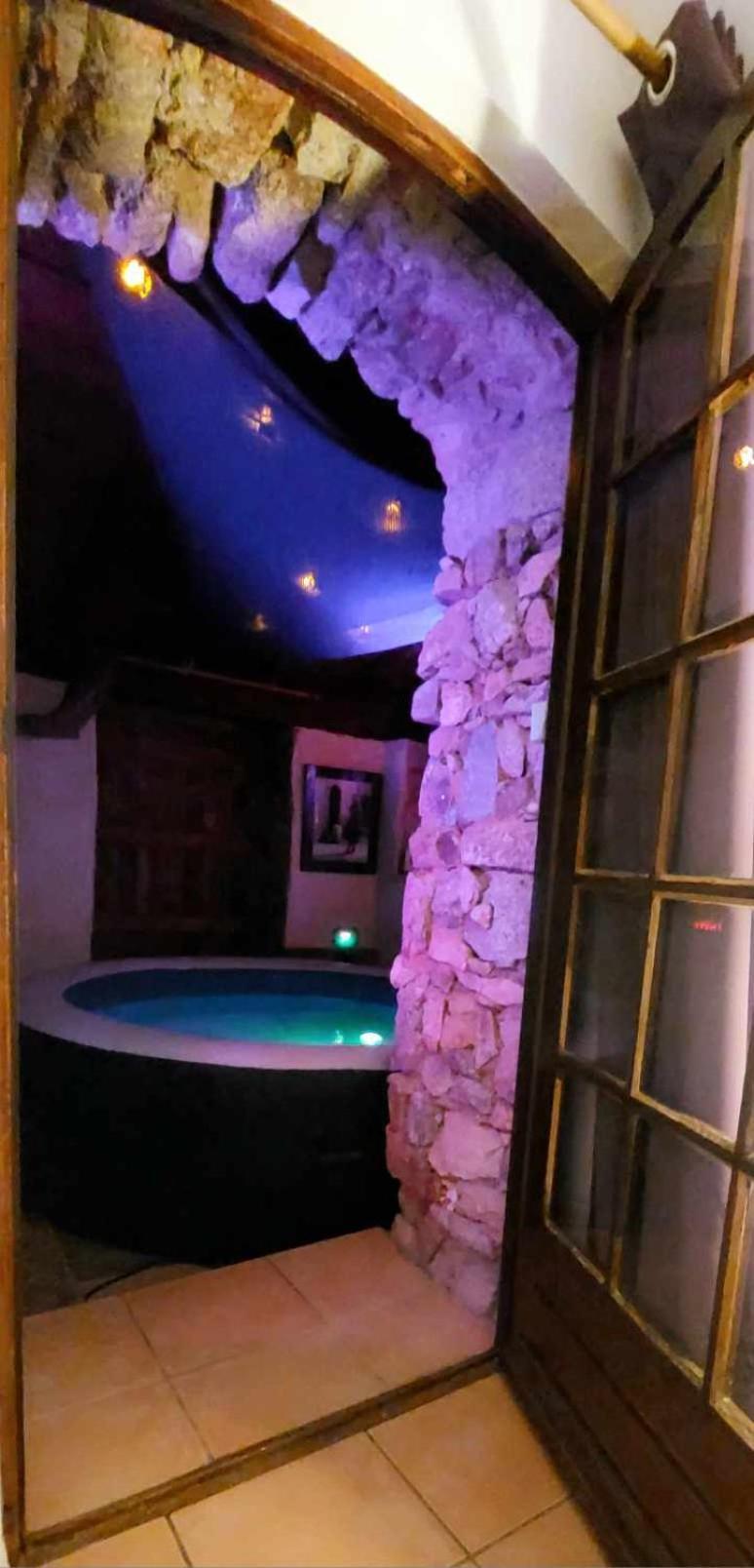 Chambre Love Romantique Avec Spa Privee กาลวี ภายนอก รูปภาพ