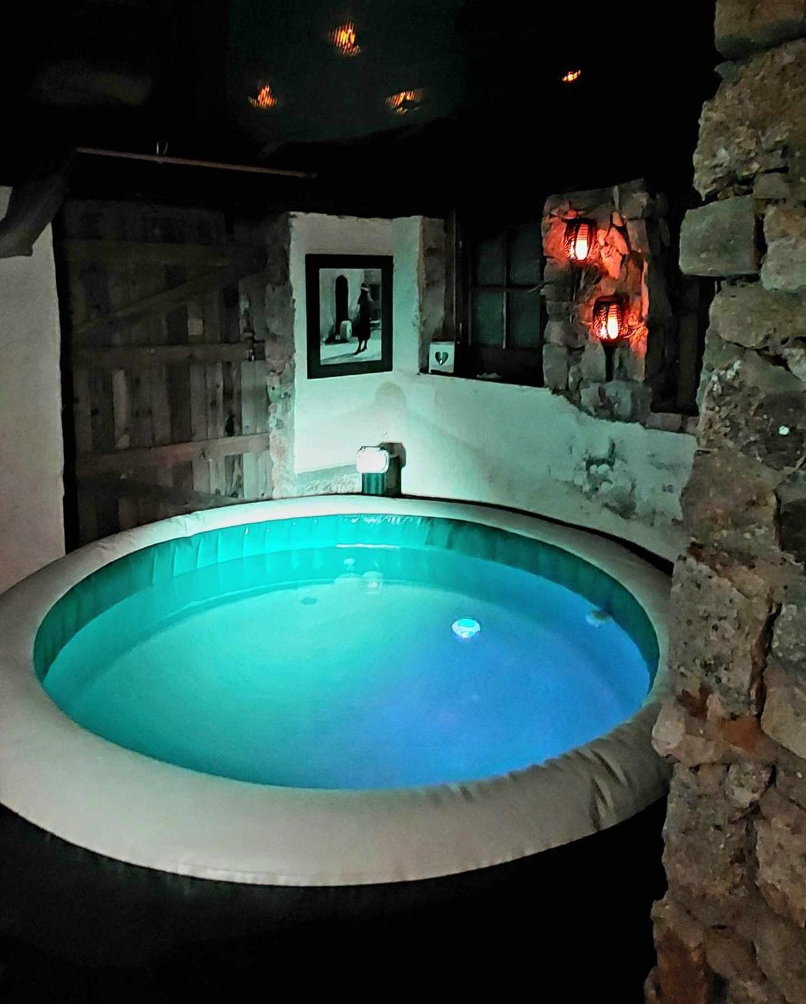 Chambre Love Romantique Avec Spa Privee กาลวี ภายนอก รูปภาพ